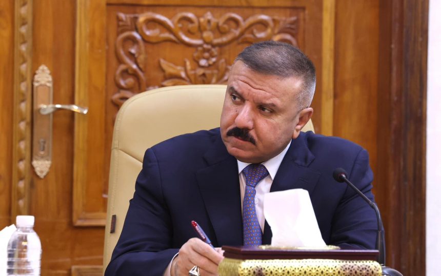 وزير الداخلية يلغي عقوبة "التوبيخ" بحق ضباط تجاوزوا سلسلة المراجع وقدموا طلبات ترقية للسوداني