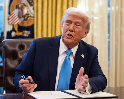 ترامب يوقع أمرًا تنفيذيًا لحماية عائدات النفط الفنزويلي