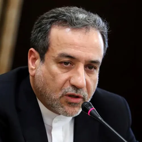 عراقجي يحذر بريطانيا من التدخل في شؤون إيران ويدعوها لضمان سلامة دبلوماسيي بلاده في لندن