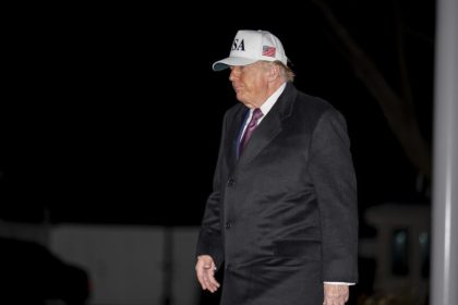 ترامب: ألغيت جميع الاجتماعات مع المسؤولين الإيرانيين لحين توقف قتل المحتجين