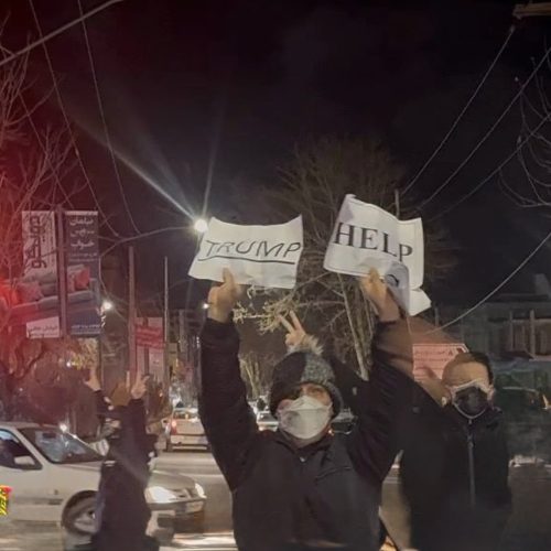 ترامب يخاطب الإيرانيين: واصلوا الاحتجاج والمساعدة في الطريق