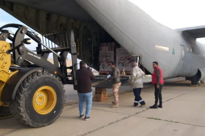 العراق يطلق الرحلة الثانية من المساعدات إلى غزة