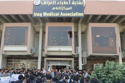 نقابة الأطباء تحذر من الدعوات للإضراب بالقطاع الصحي وتحمل الحكومة مسؤولية تأخير تعيين دفعة 2024