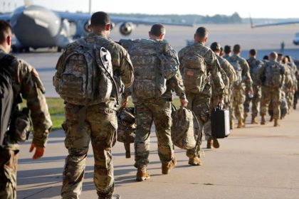 مع استمرار التصعيد.. إخلاء عاجل لموظفين أمريكيين في قاعدة "العديد" بقطر