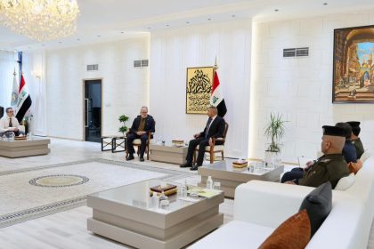 وزير الداخلية يبحث مع الاتحاد الأوروبي عملية حصر السلاح ويؤكد إقبال المواطنين على تسجيل أسلحتهم