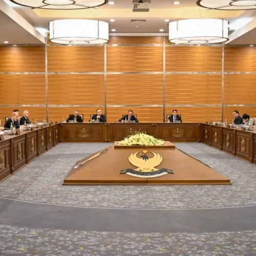 كردستان تطالب بغداد بصرف رواتب الموظفين وتحديد حصة الاقليم في الموازنة بنسبة 14 بالمئة