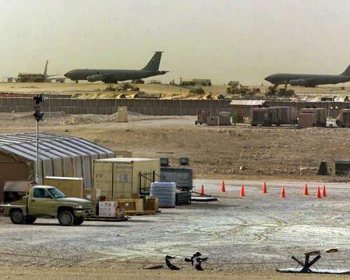 قطر تعلن مغادرة بعض الأفراد من قاعدة العديد بسبب التوترات الإقليمية