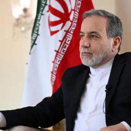 وزير الخارجية الإيراني: نسيطر على الوضع في البلاد بالكامل