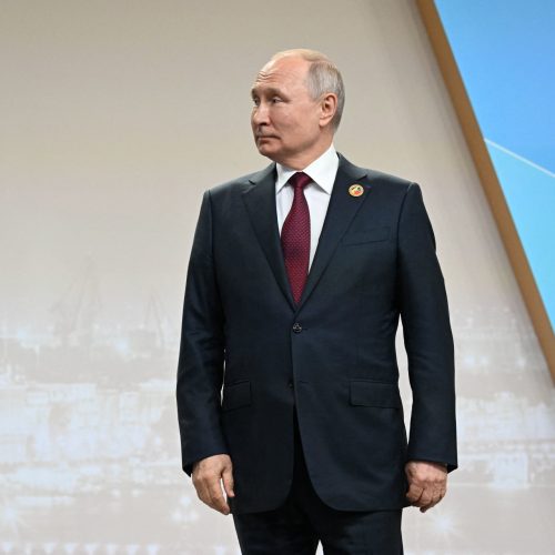 خلاف أوروبي حول بوتين.. لندن ترفض الحوار وباريس وروما تؤيدانه