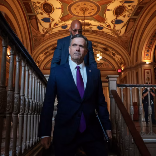 لأول مرة.. مدير الـCIA يزور كاراكاس ويلتقي خليفة مادورو