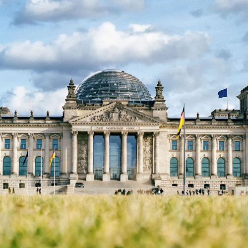 البرلمان الألماني: قد نقاطع كأس العالم 2026 بسبب تصرفات ترامب بشأن جزيرة "غرينلاند"