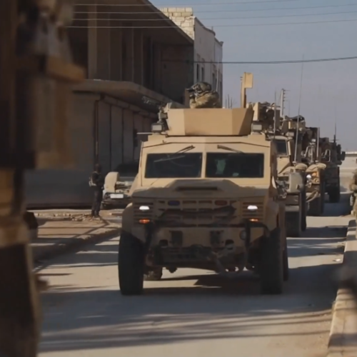 الولايات المتحدة تهدد سوريا بإعادة فرض العقوبات في حال توسيع العمليات ضد "قسد"