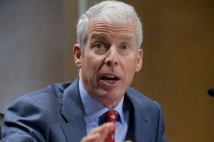 وزير الطاقة الأمريكي: سنبيع برميل النفط الفنزويلي بـ45 دولارا