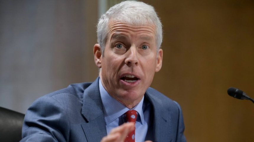 وزير الطاقة الأمريكي: سنبيع برميل النفط الفنزويلي بـ45 دولارا