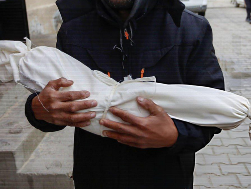 غزة.. قصف إسرائيلي متواصل ووفاة رضيعة جراء البرد القارس