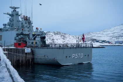 واشنطن تؤكد جديتها بشأن غرينلاند وأوروبا تعزز حضورها العسكري على أرض الجزيرة