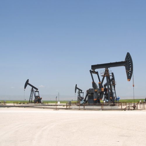 الشركة السورية للبترول: الجيش يبسط سيطرته على حقول نفط وغاز في محافظة دير الزور