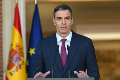 إسبانيا: غزو ترامب لغرينلاند سيجعل بوتين "أسعد رجل في العالم"