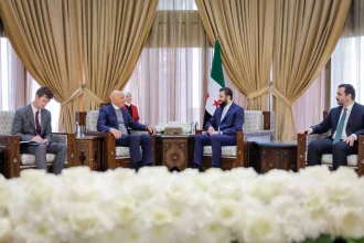 الشرع يؤكد لمبعوث ترامب على وحدة سوريا وسيادتها واهمية بناء دولة بمشاركة الجميع
