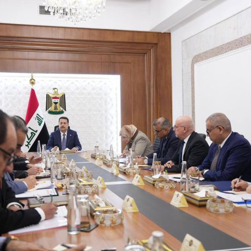 توجيه حكومي للاسراع بتوقيع العقود الثانوية لمشروع المنصة العائمة لاستيراد الغاز