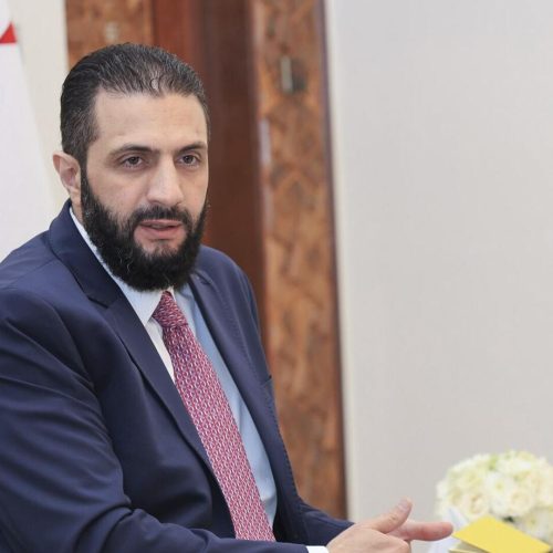 الشرع: اللقاء مع مظلوم عبدي تأجل للغد بسبب سوء الأحوال الجوية وكل الملفات العالقة سيتم حلها