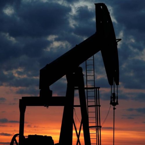 تراجع زخم صعود النفط بعد تقلص احتمالات الهجوم الأميركي على إيران