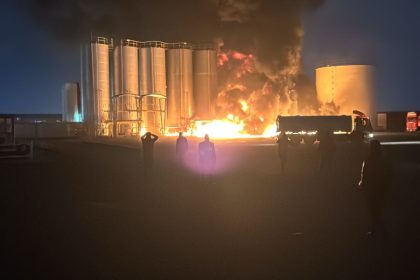 اندلاع حريق داخل معمل لتكرير النفط في منطقة الكرغولية جنوب بغداد