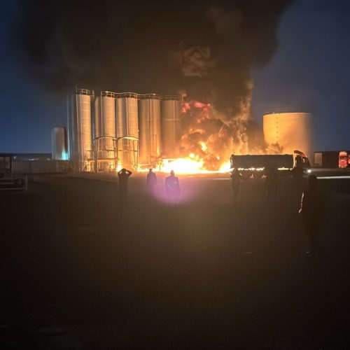 اندلاع حريق داخل معمل لتكرير النفط في منطقة الكرغولية جنوب بغداد