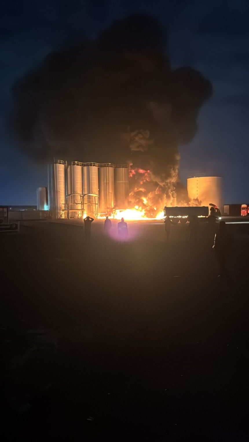 اندلاع حريق داخل معمل لتكرير النفط في منطقة الكرغولية جنوب بغداد