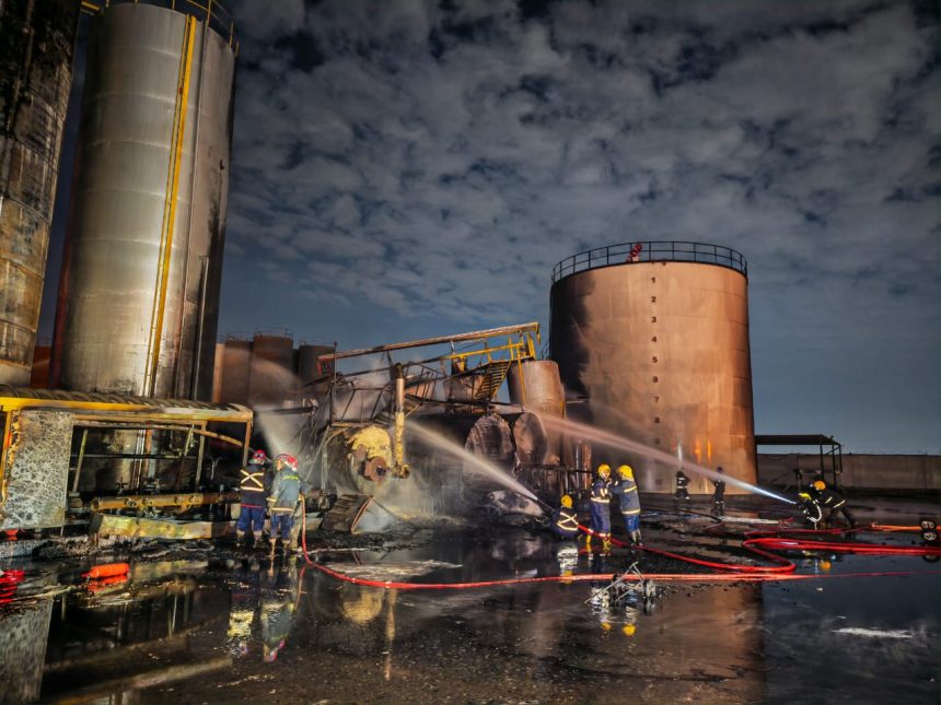 الدفاع المدني تعلن اخماد حريق اندلع في معمل للأسفلت شرقي بغداد