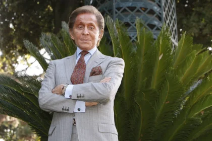 وفاة مصمم الأزياء الإيطالي الشهير "فالنتينو غارافاني" عن عمر ناهز 93 عامًا