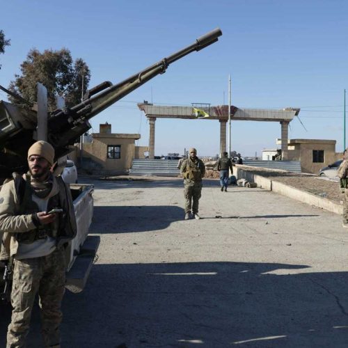 الداخلية السورية تعلن هروب 120 داعشياً من سجن الشدادي