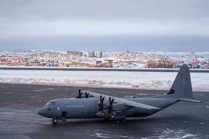 واشنطن: إرسال طائرات عسكرية إلى غرينلاند بالتنسيق مع الدنمارك