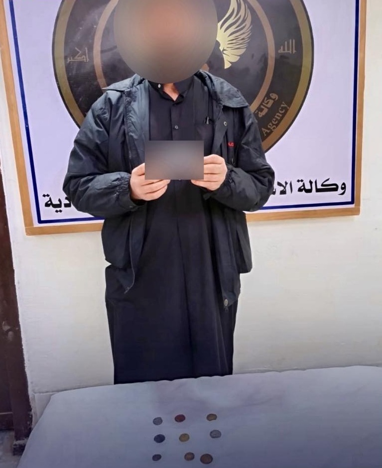 الإطاحة بمتهم يتاجر بالقطع النقدية الأثرية في بابل