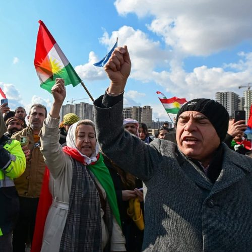 بالصور.. تظاهرة أمام مبنى الأمم المتحدة في أربيل للتضامن مع الكرد في سوريا