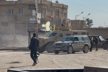 قسد: اشتباكات عنيفة تدور بين قواتنا والفصائل التابعة لدمشق في محيط مخيم الهول