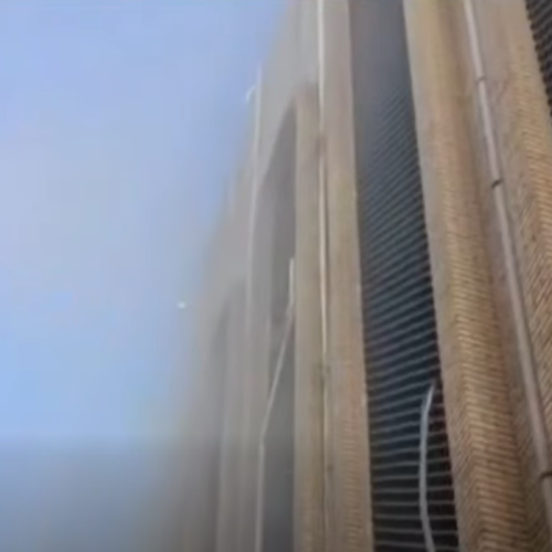 فرق الدفاع المدني تكافح حريقاً اندلع في أحد طوابق مبنى وزارة الزراعة