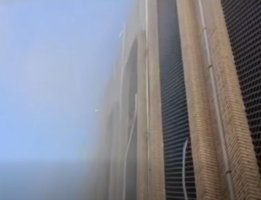 فرق الدفاع المدني تكافح حريقاً اندلع في أحد طوابق مبنى وزارة الزراعة