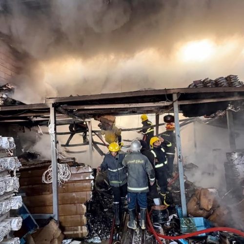فرق الدفاع المدني تفرض سيطرتها على حريق اندلع داخل مخزن للمواد الإنشائية في النجف