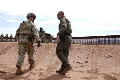 القيادة الوسطى الأمريكية: بدأنا مهمة لنقل معتقلي داعش من سوريا إلى العراق