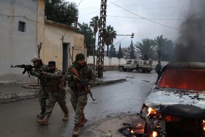 الدفاع السورية: 11 قتيلاً و25 مصابًا بهجمات لـ"قسد" على مواقع للجيش بعد وقف اطلاق النار