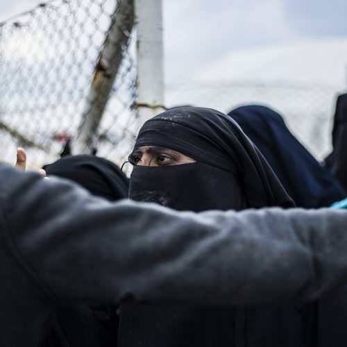 النعمان: مجلس الامن الوطني وافق على استلام العراق للإرهابيين المعتقلين في السجون بسوريا