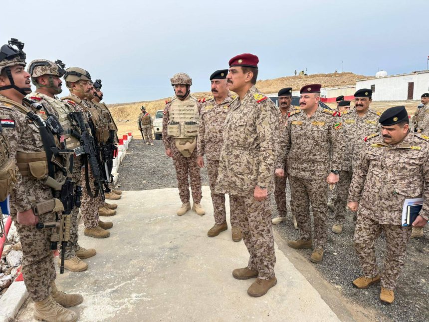 على رأس وفد رفيع.. رئيس اركان الجيش يصل سنجار على الشريط الحدودي العراقي السوري