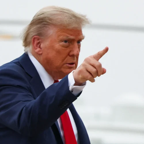 مجددًا.. ترامب يهدد بتوجيه ضربة عسكرية الى ايران في حال امتلاكها سلاحًا نوويًا