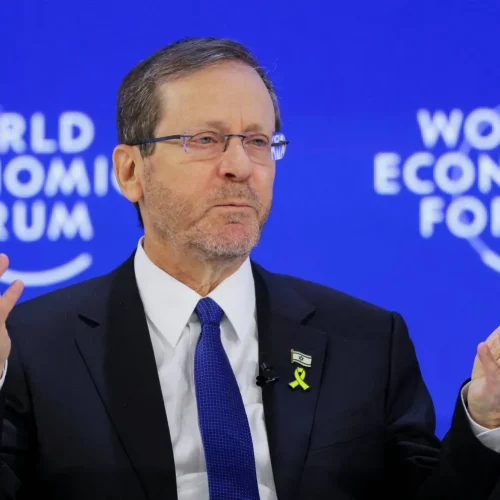 الرئيس الاسرائيلي يرفض العفو الفوري عن "نتنياهو" رغم ضغط ترامب