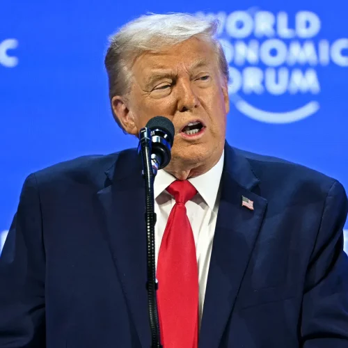 ترامب: الولايات المتحدة تتفاوض للحصول الكامل على غرينلاند