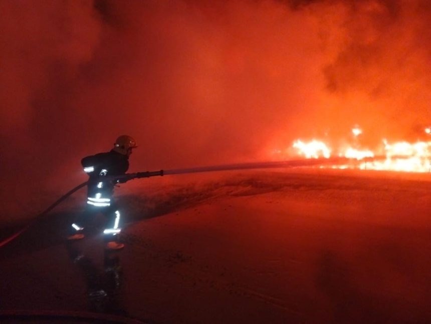 إنقاذ خمسة أشخاص وإخماد حريق اندلع بصهريج للوقود بعد حادث تصادم في الديوانية