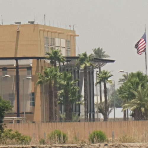 السفارة الأمريكية ببغداد تنوه لإجراء تمرين مشترك صباح الغد: تواجد أمني مكثف وتحركات للأفراد والآليات