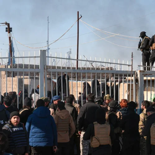 الحكومة العراقية تؤكد: سنسلم معتقلي داعش الأجانب إلى بلدانهم