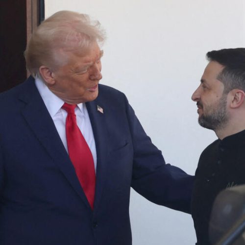 واشنطن تضغط على كييف للقبول بتسوية سلمية وسط محادثات متوترة في أبوظبي